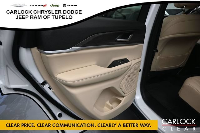 Used 2023 Jeep Grand Cherokee Limited AWD/4WD image 25