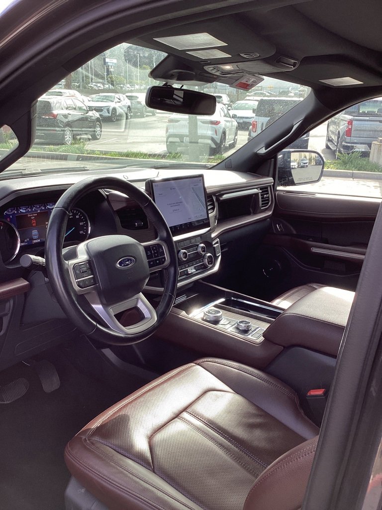 Used 2024 Ford Expedition Limited image 10