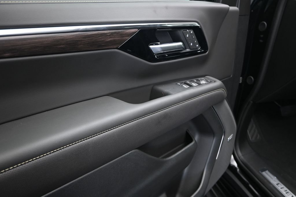 New 2026 Chevrolet Suburban Premier RWD image 11