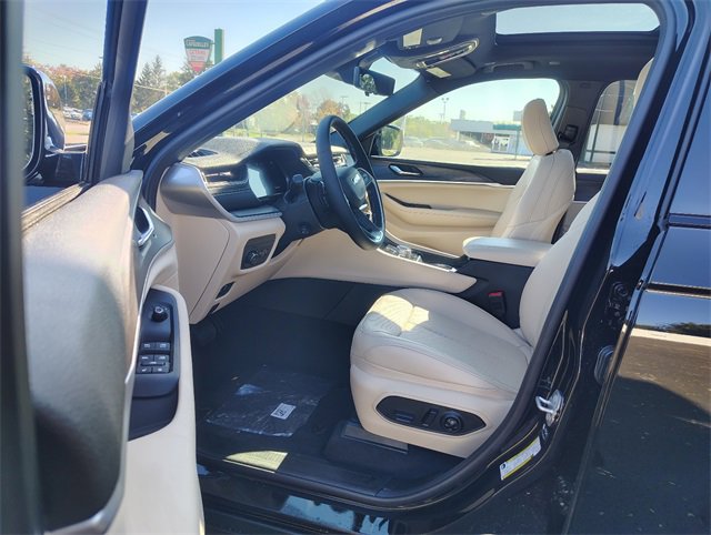 New 2025 Jeep Grand Cherokee Limited image 2