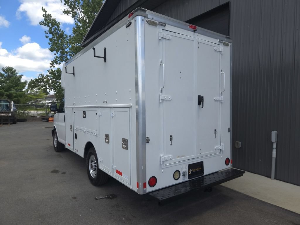 Used 2014 GMC Savana 3500 RWD image 3
