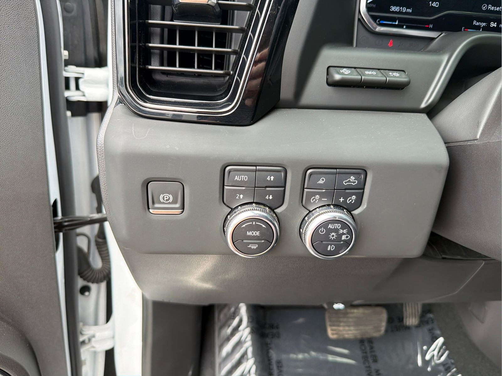 Used 2024 GMC Sierra 1500 AT4 w/ Technology Package AWD/4WD image 19
