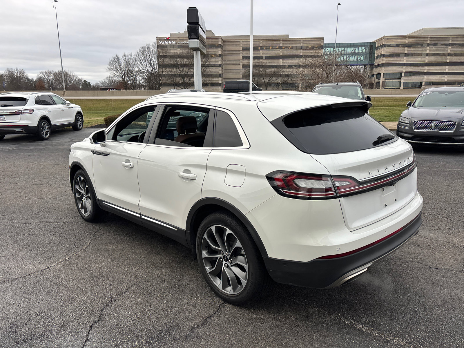 Certified 2023 Lincoln Nautilus Reserve w/ Equipment Group 201A image 5