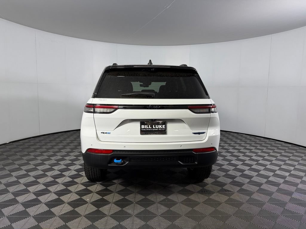 Used 2025 Jeep Grand Cherokee Trailhawk w/ Advanced Protech Group II AWD/4WD image 8