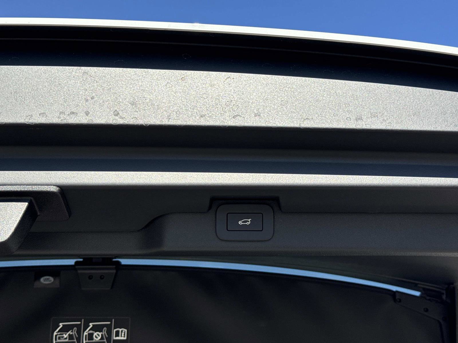 New 2026 Land Rover Discovery S AWD/4WD image 12