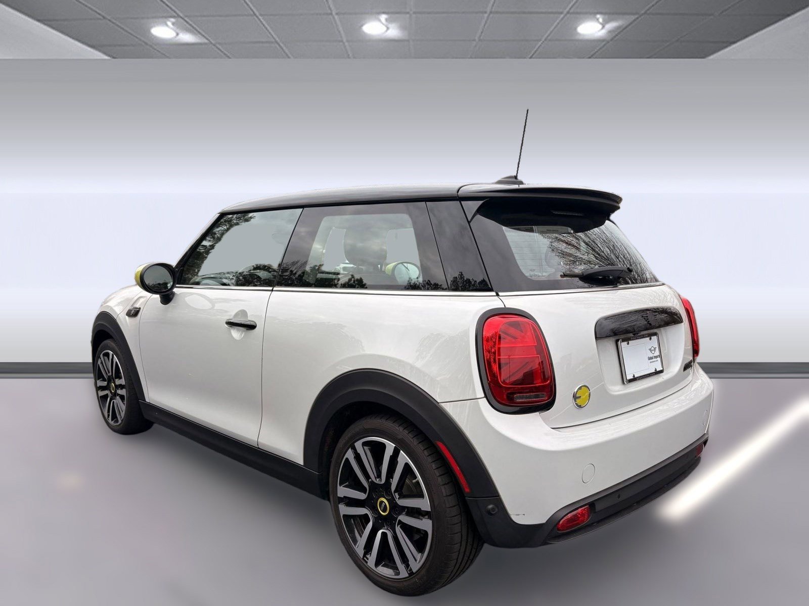 Certified 2024 MINI Cooper SE image 3