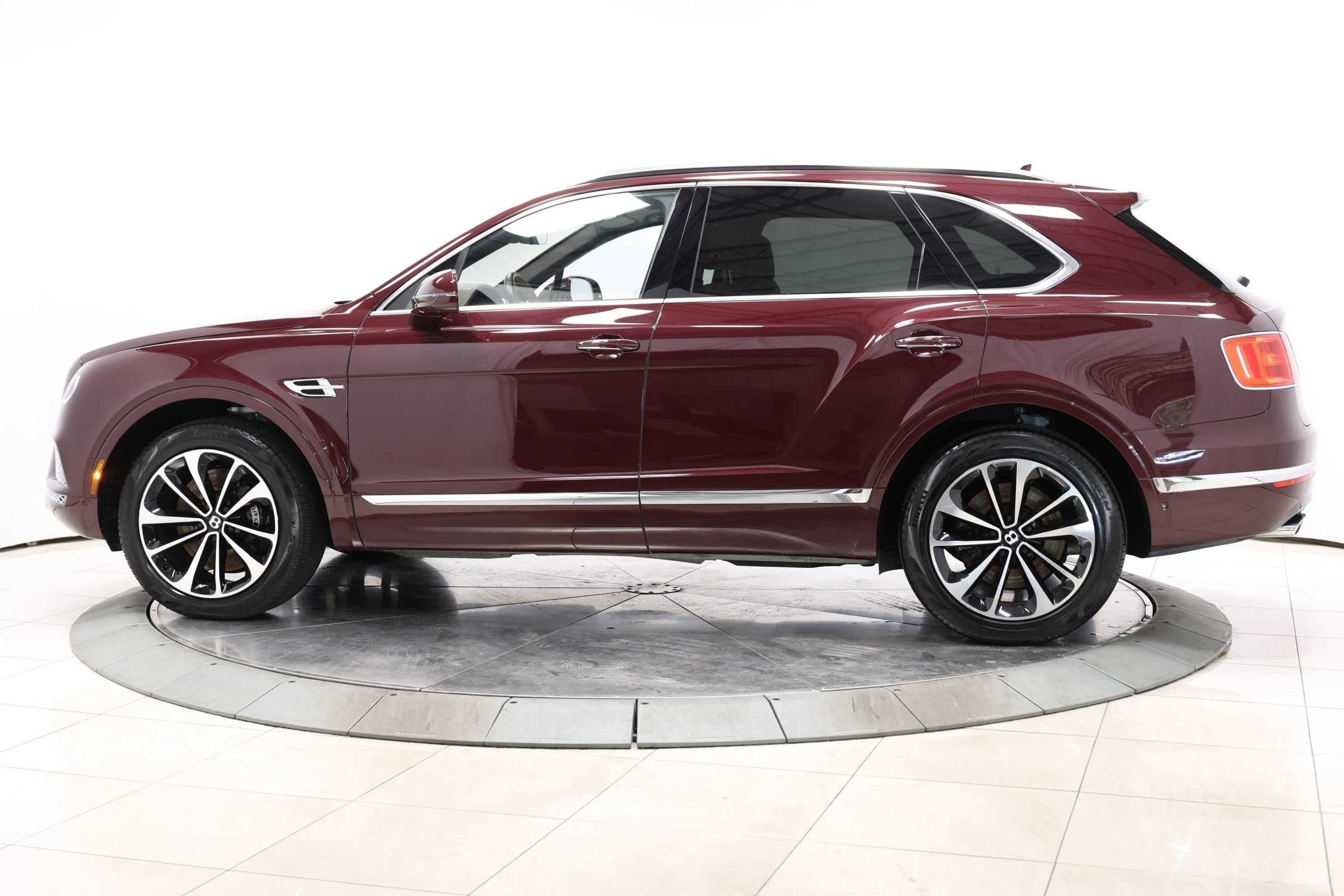 Used 2018 Bentley Bentayga AWD/4WD image 7