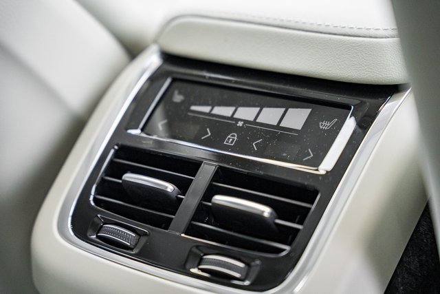 New 2026 Volvo XC60 B5 Ultra w/ Protection Package Premier image 32