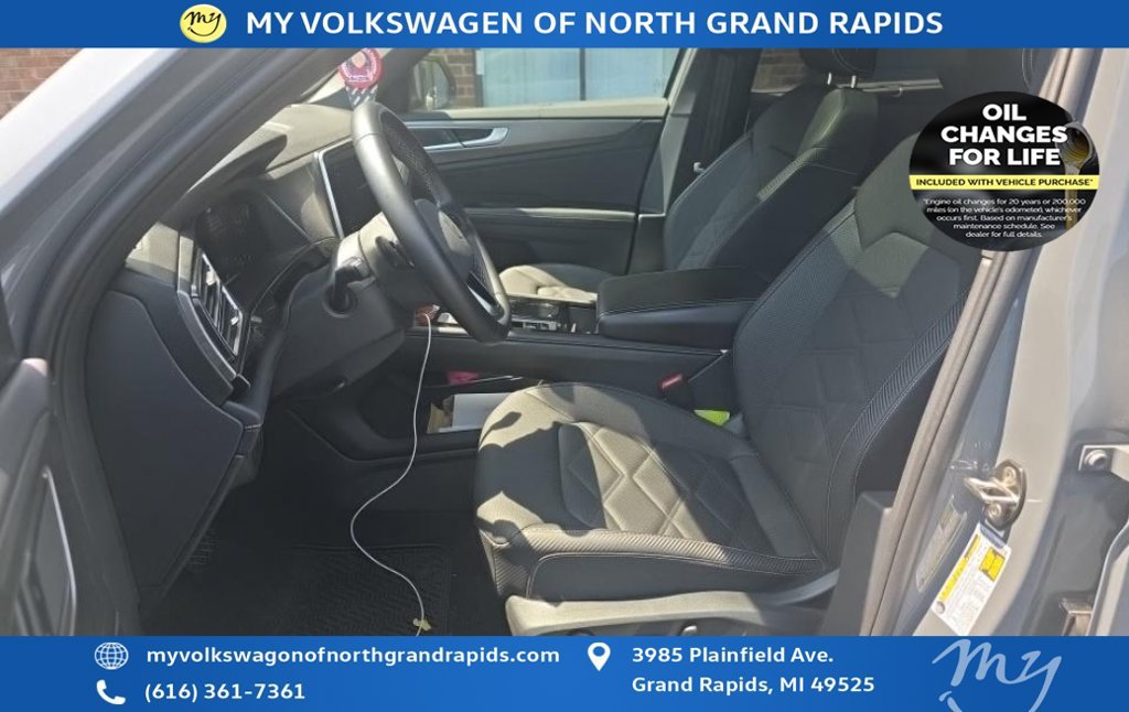Used 2025 Volkswagen Atlas Cross Sport SE w/ Panoramic Sunroof Package AWD/4WD image 6
