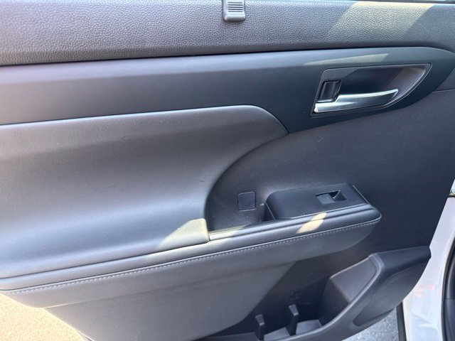 Used 2025 Toyota Highlander XLE FWD image 24