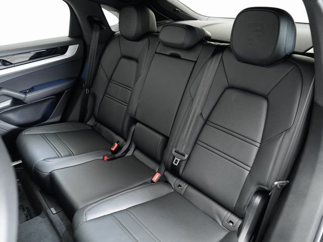 Certified 2025 Porsche Cayenne Coupe image 26