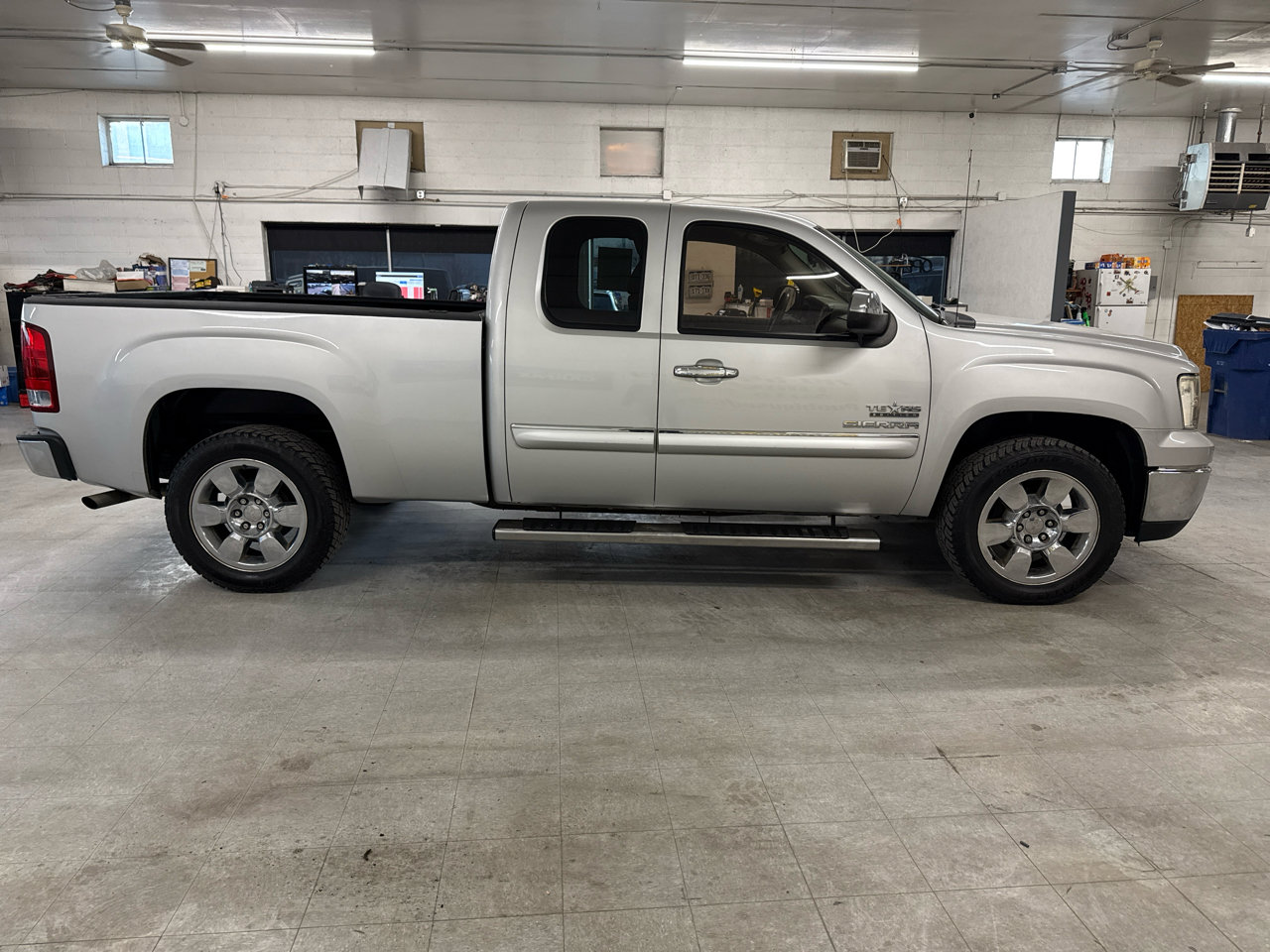 Used 2010 GMC Sierra 1500 SLE w/ Texas Edition image 75