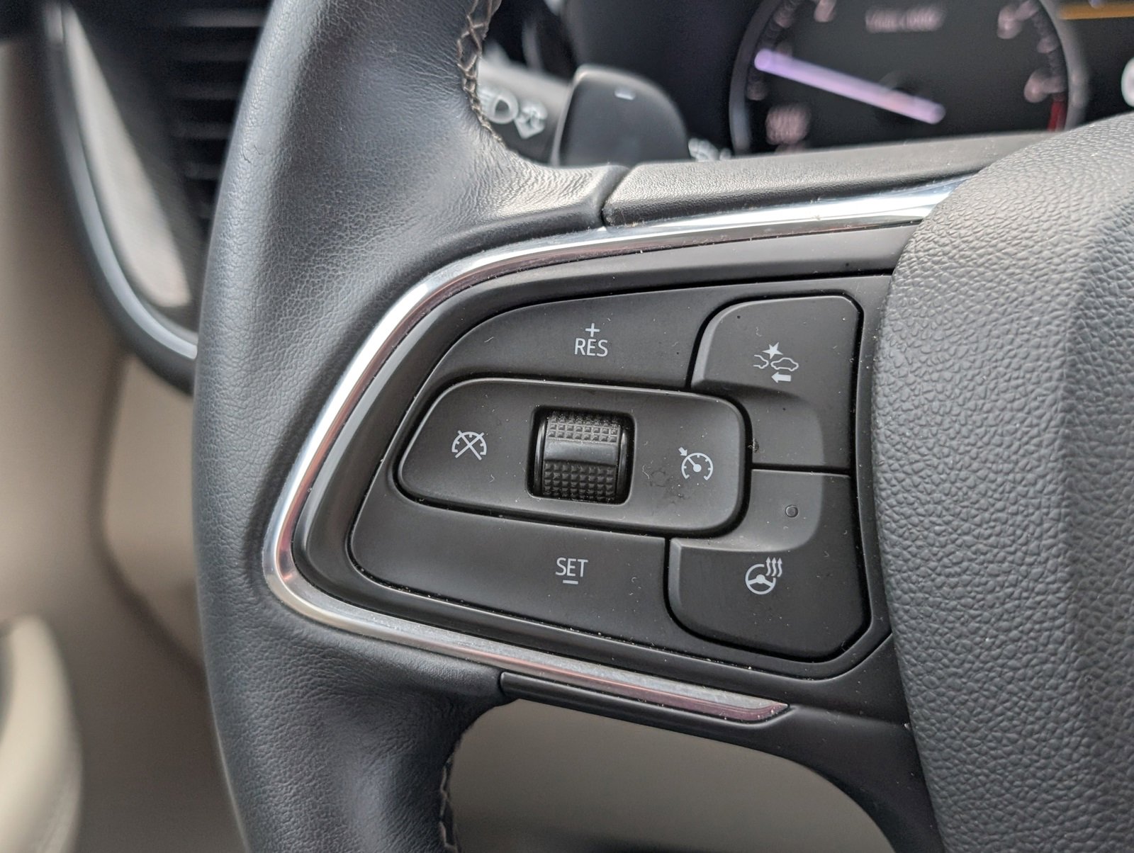 Used 2021 Buick Envision Essence image 36