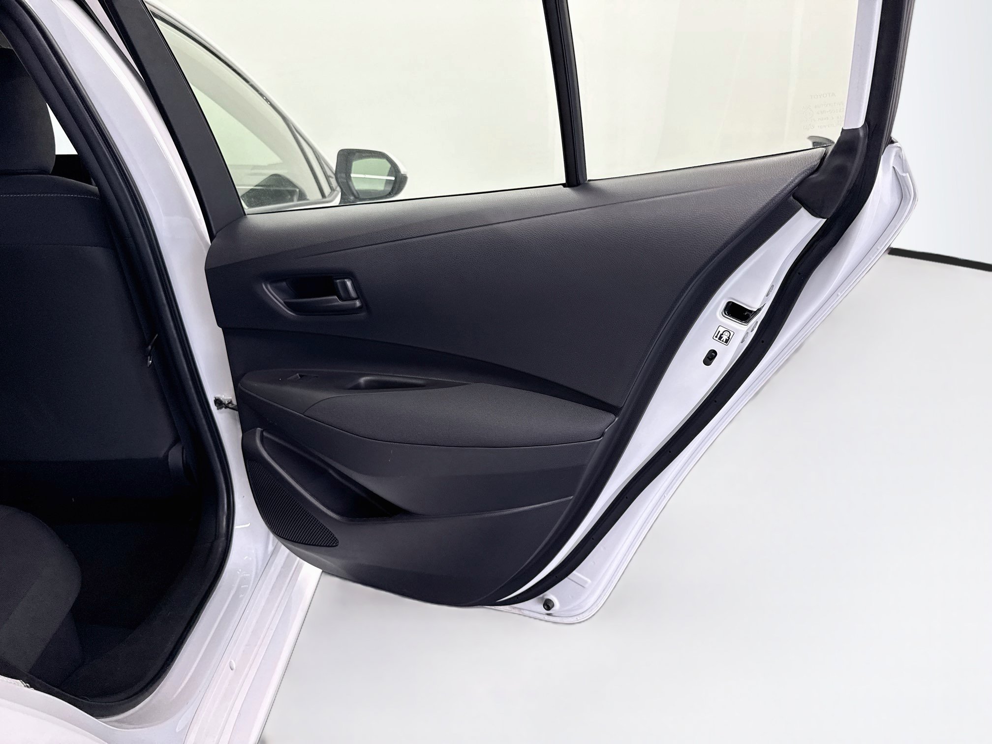 Used 2025 Toyota Corolla LE FWD image 29