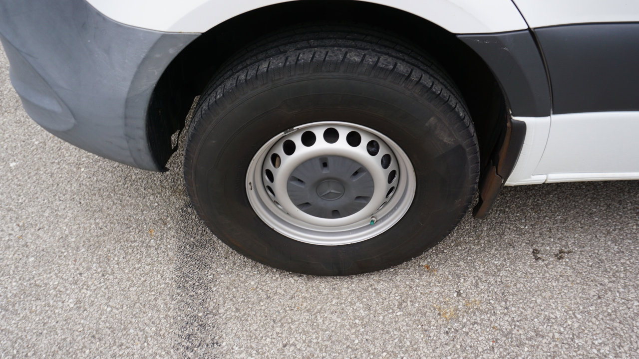 Used 2019 Mercedes-Benz Sprinter 1500 image 9