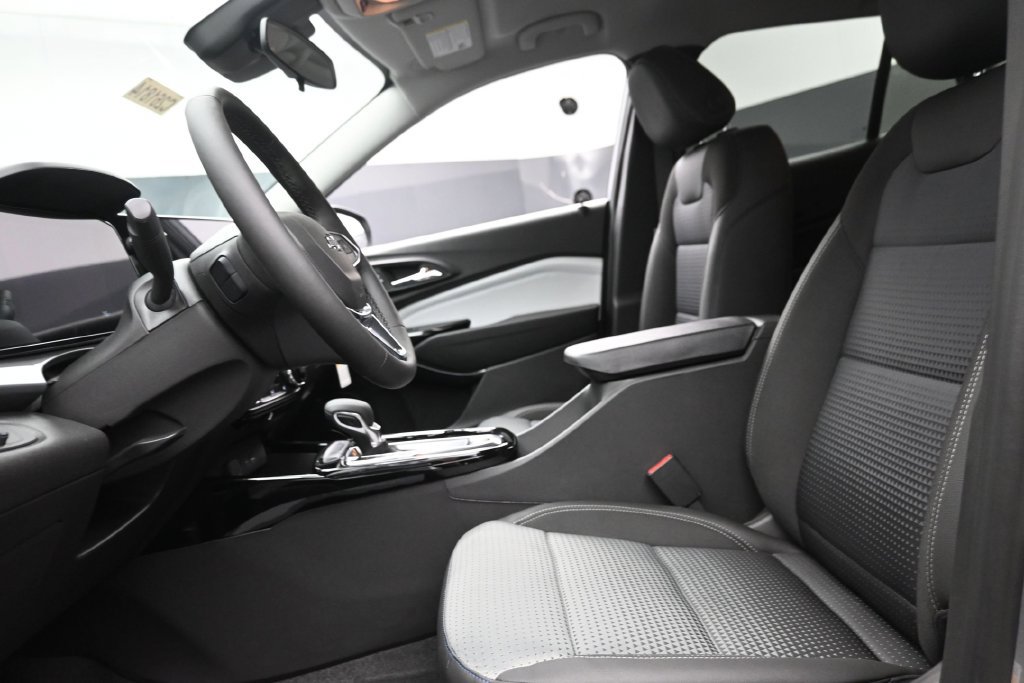 New 2026 Chevrolet Trax LT w/ Driver Confidence Package FWD image 19