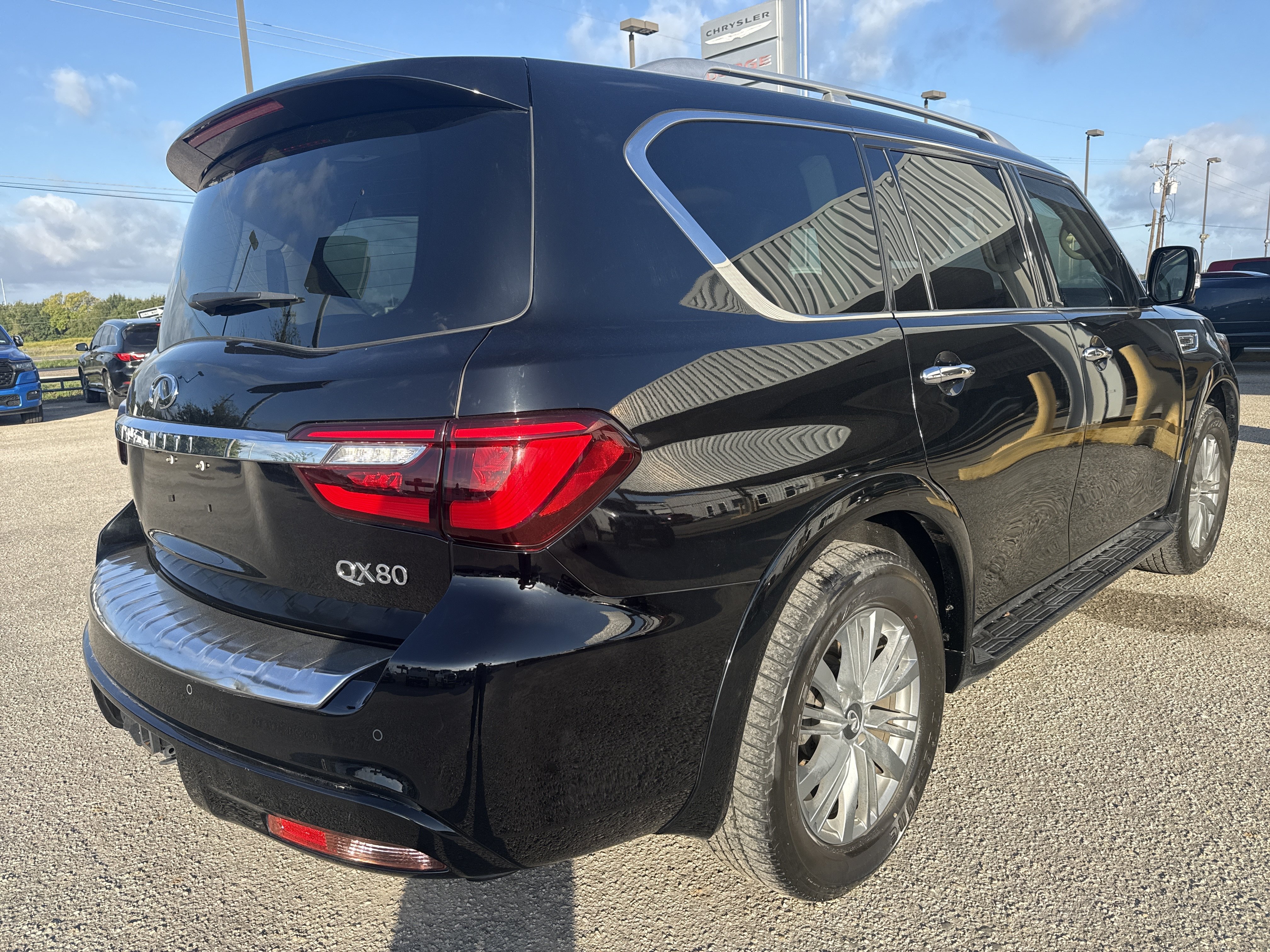 Used 2023 INFINITI QX80 Luxe w/ Cargo Package RWD image 6