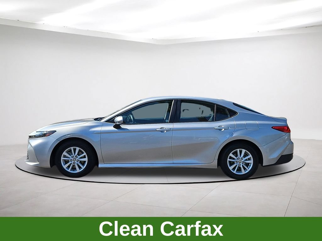 Used 2025 Toyota Camry SE FWD image 4