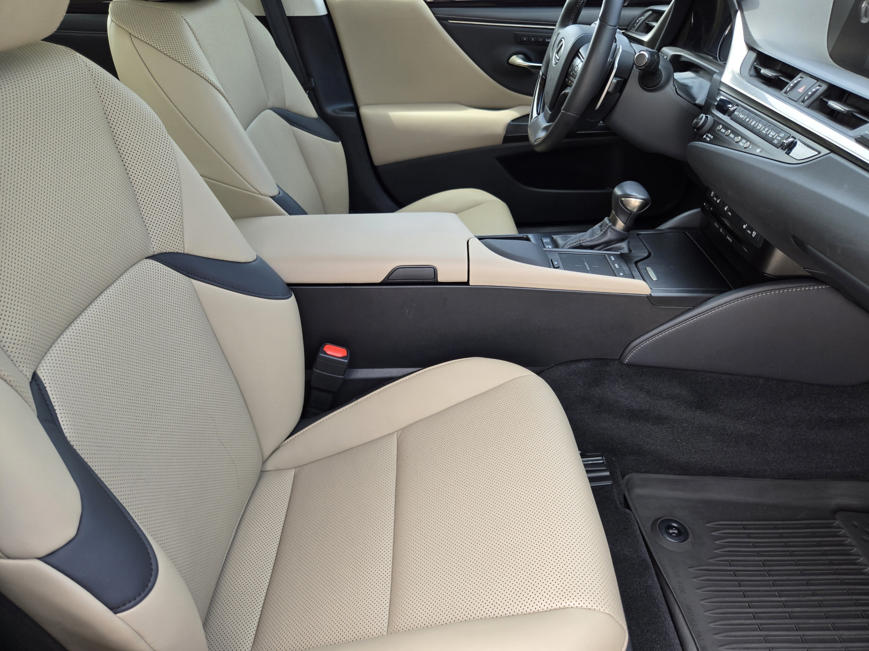 Used 2020 Lexus ES 300h w/ Premium Package FWD image 10