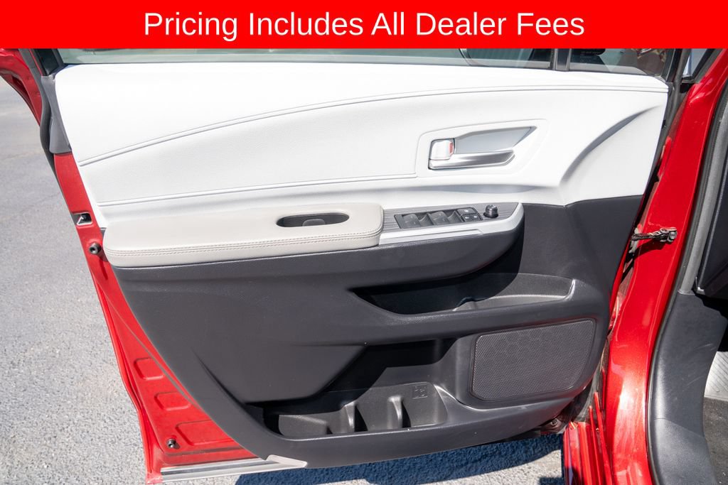 Used 2025 Toyota Sienna XLE FWD image 13