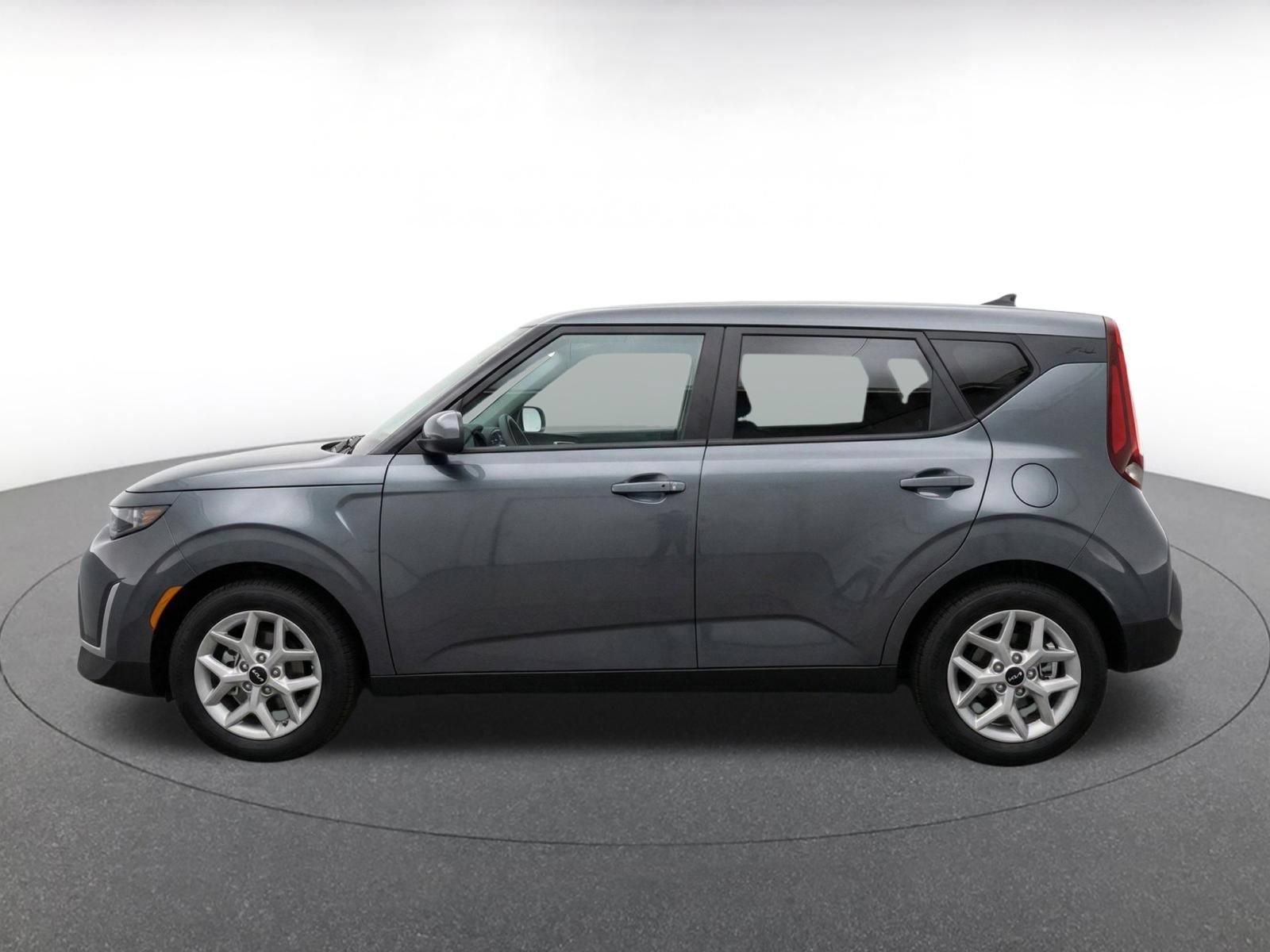 Used 2025 Kia Soul LX w/ LX Technology Package FWD image 4