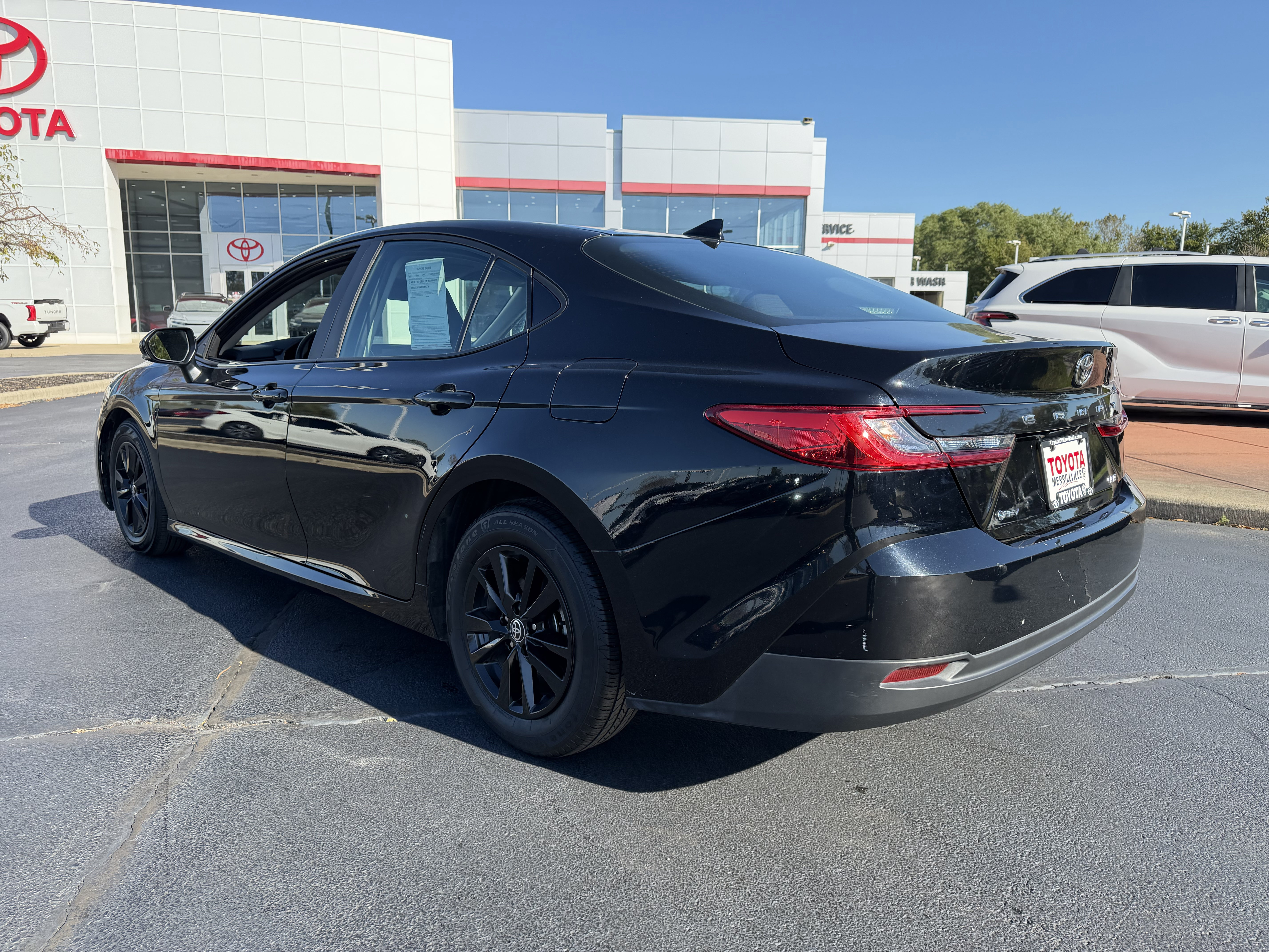 Used 2025 Toyota Camry LE FWD image 5