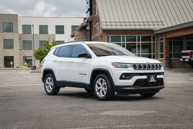 Used 2024 Jeep Compass Latitude AWD/4WD image 1