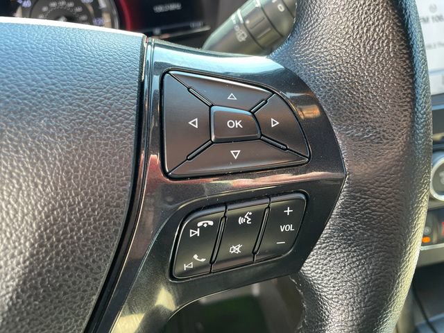 Used 2017 Ford Explorer XLT image 33