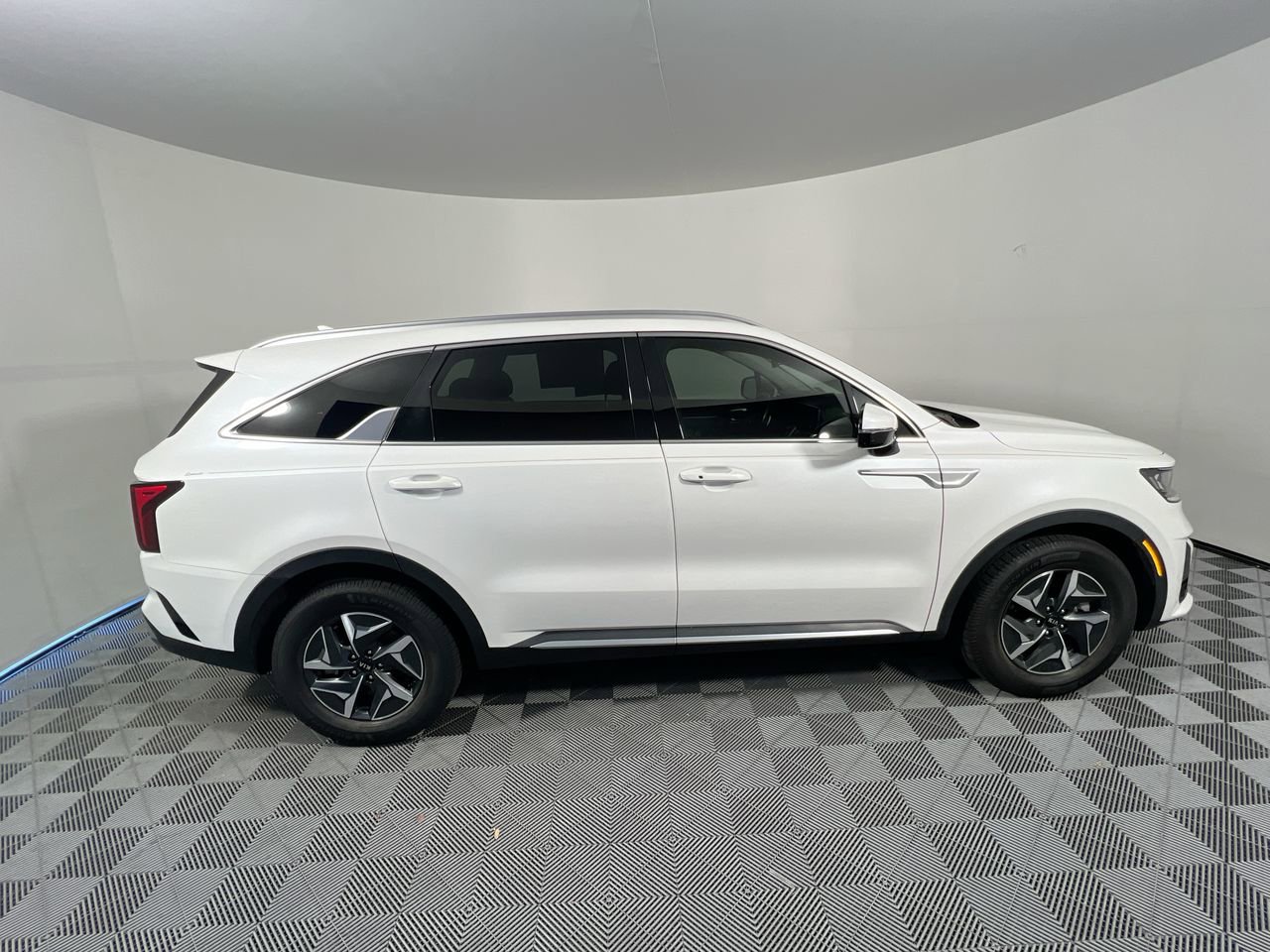 Used 2021 Kia Sorento EX FWD image 2