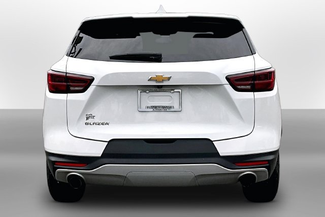 Used 2025 Chevrolet Blazer LT FWD image 4