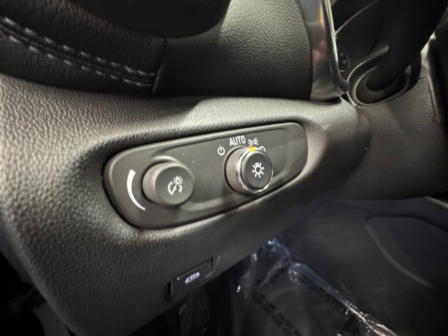 Used 2023 Chevrolet Blazer LT AWD/4WD image 25