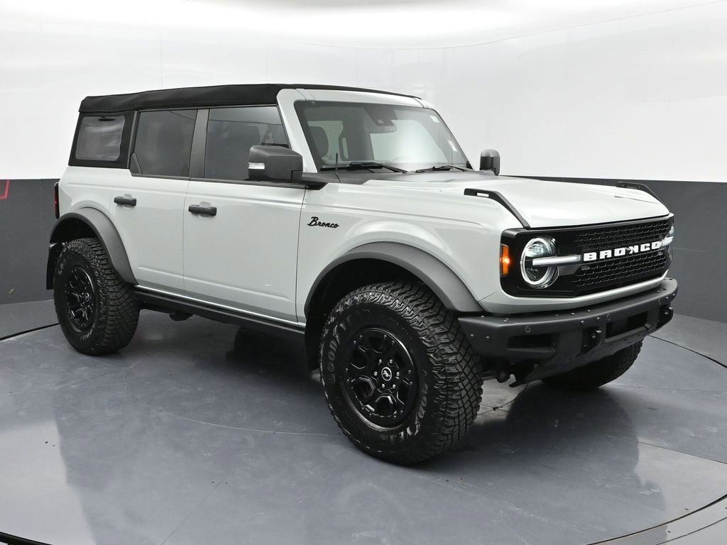 Used 2023 Ford Bronco Wildtrak image 2