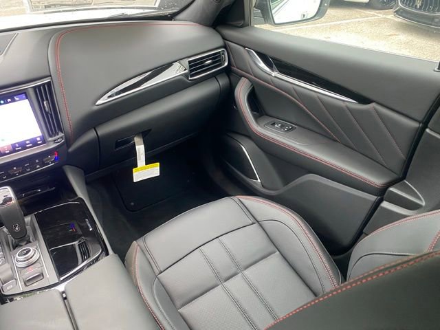 Used 2024 Maserati Levante GT Ultima image 45