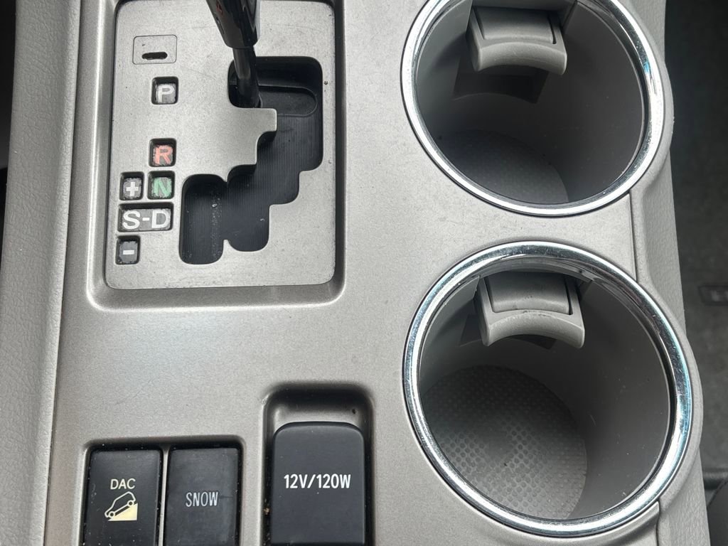 Used 2010 Toyota Highlander SE image 14