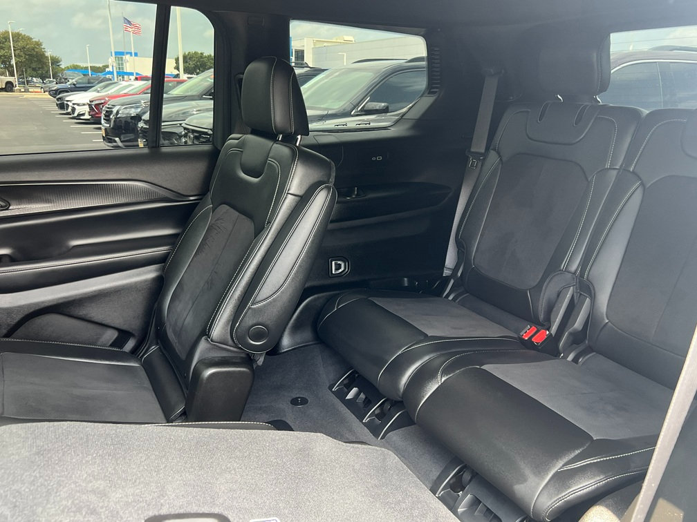Used 2024 Jeep Grand Cherokee L Altitude RWD image 16