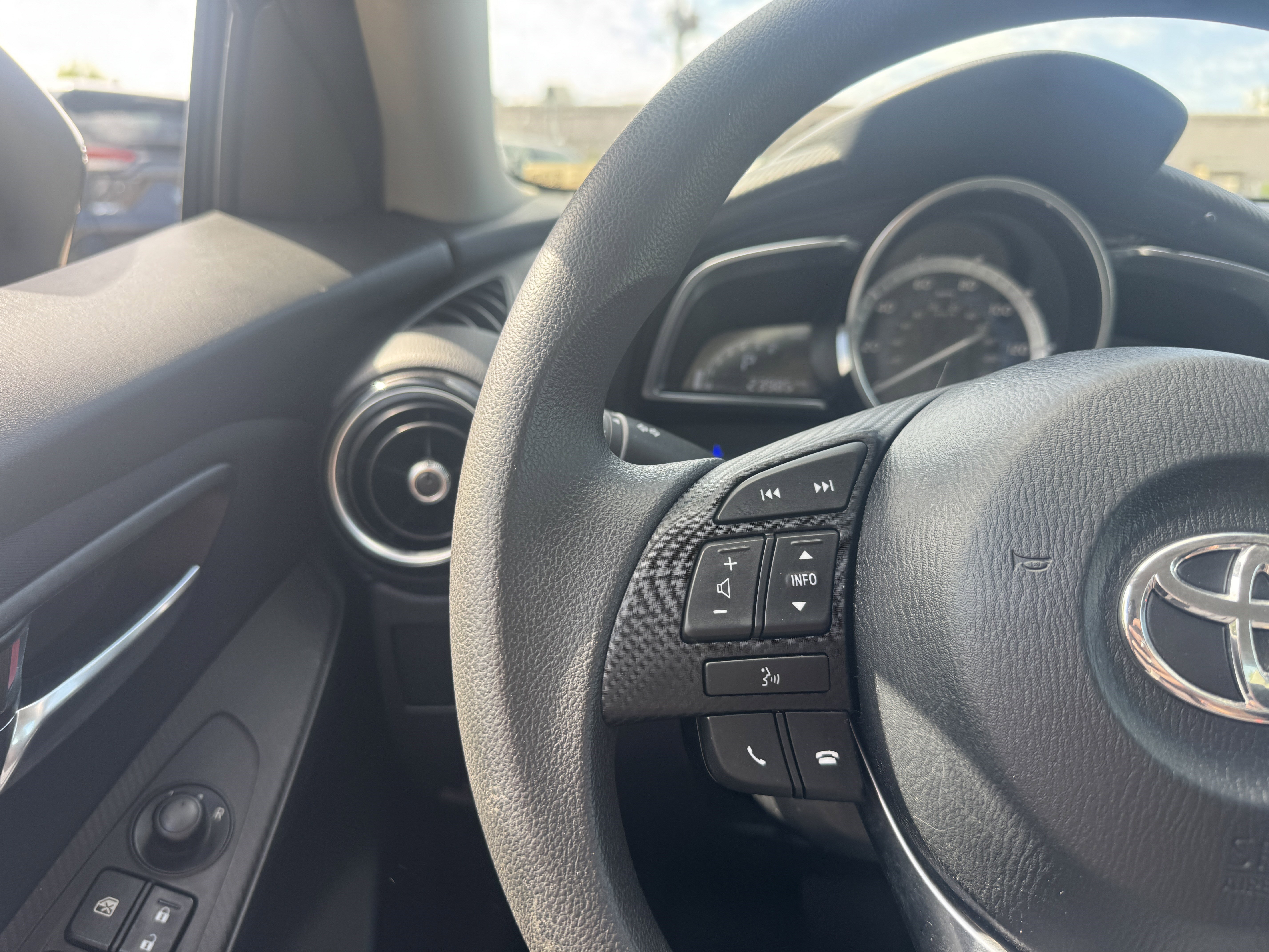 Used 2018 Toyota Yaris iA FWD image 31