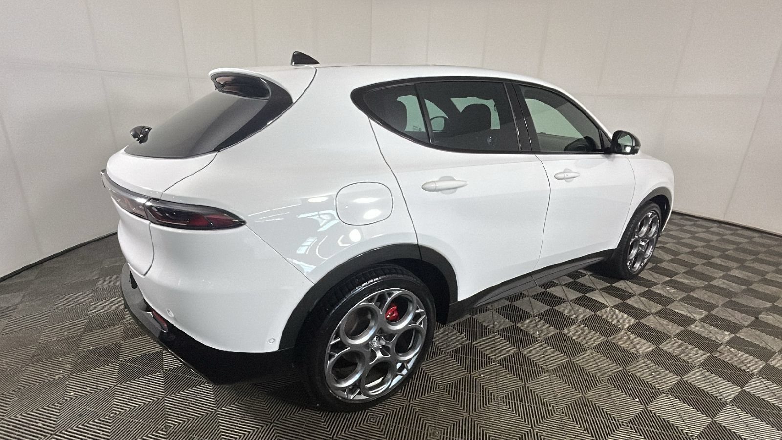 Used 2024 Alfa Romeo Tonale Veloce AWD/4WD image 3