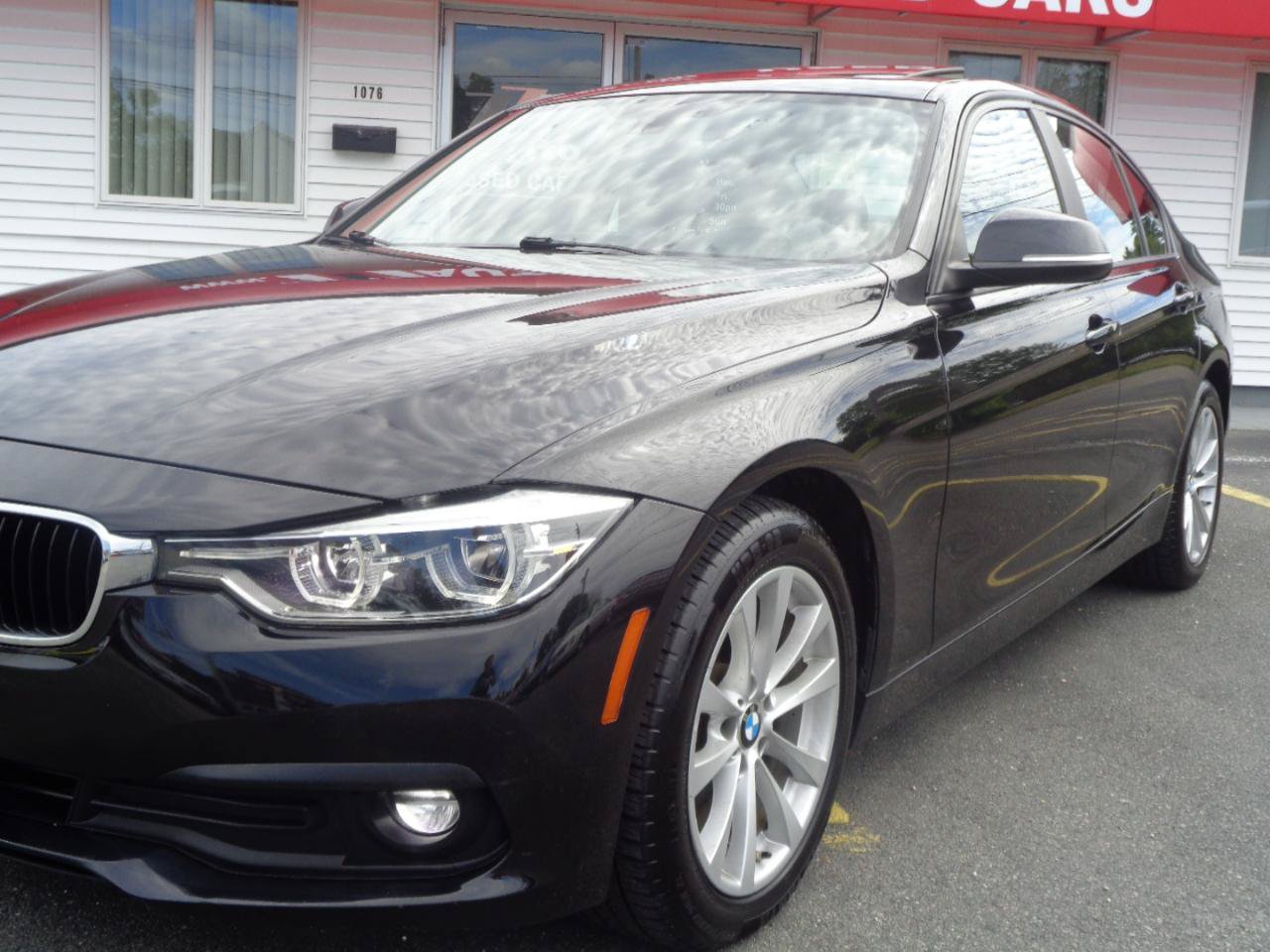 Used 2018 BMW 320i xDrive Sedan w/ Convenience Package AWD/4WD image 17