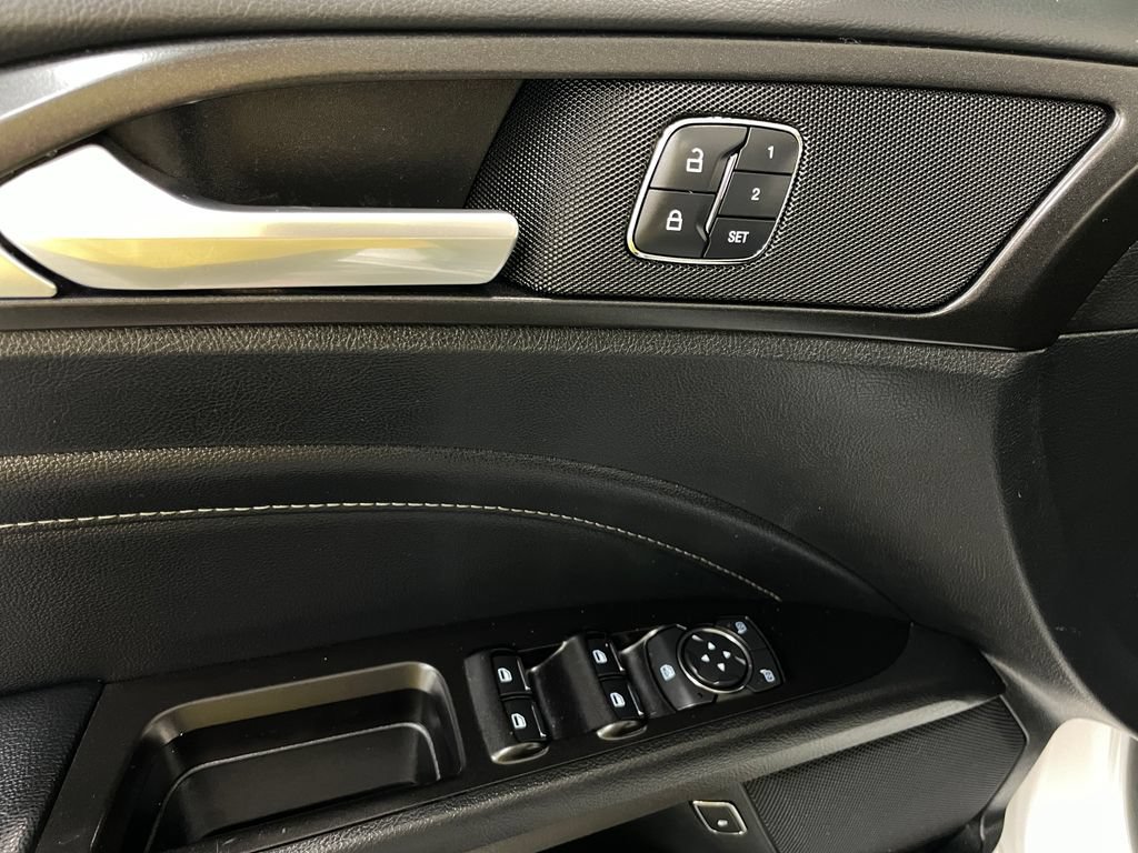Used 2017 Ford Fusion Titanium FWD image 9