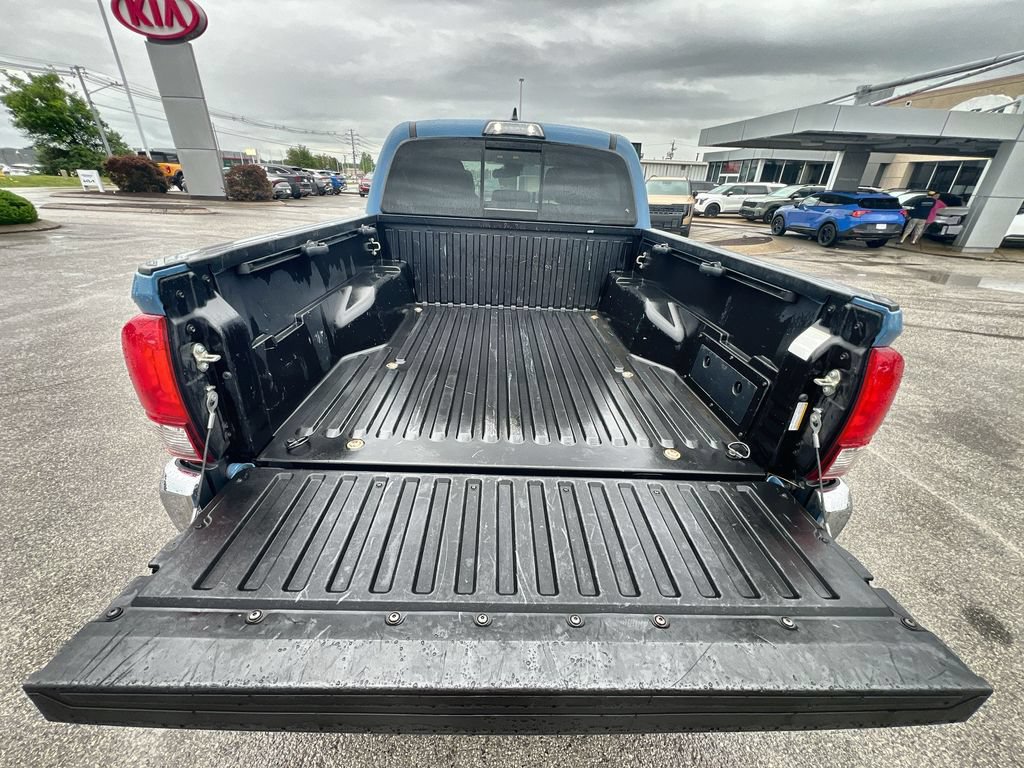 Used 2019 Toyota Tacoma SR5 AWD/4WD image 16