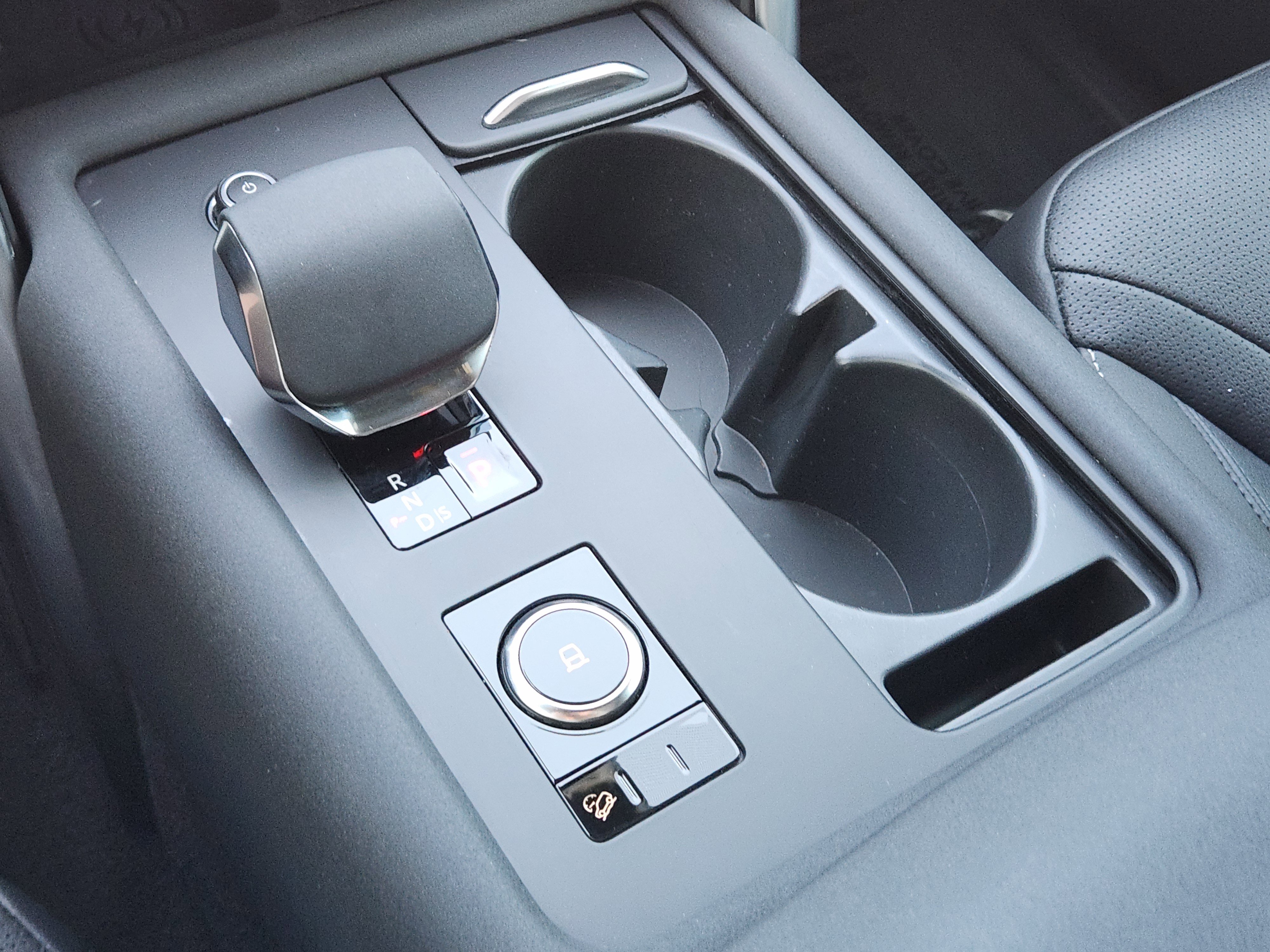 Certified 2024 Land Rover Discovery Dynamic SE image 22