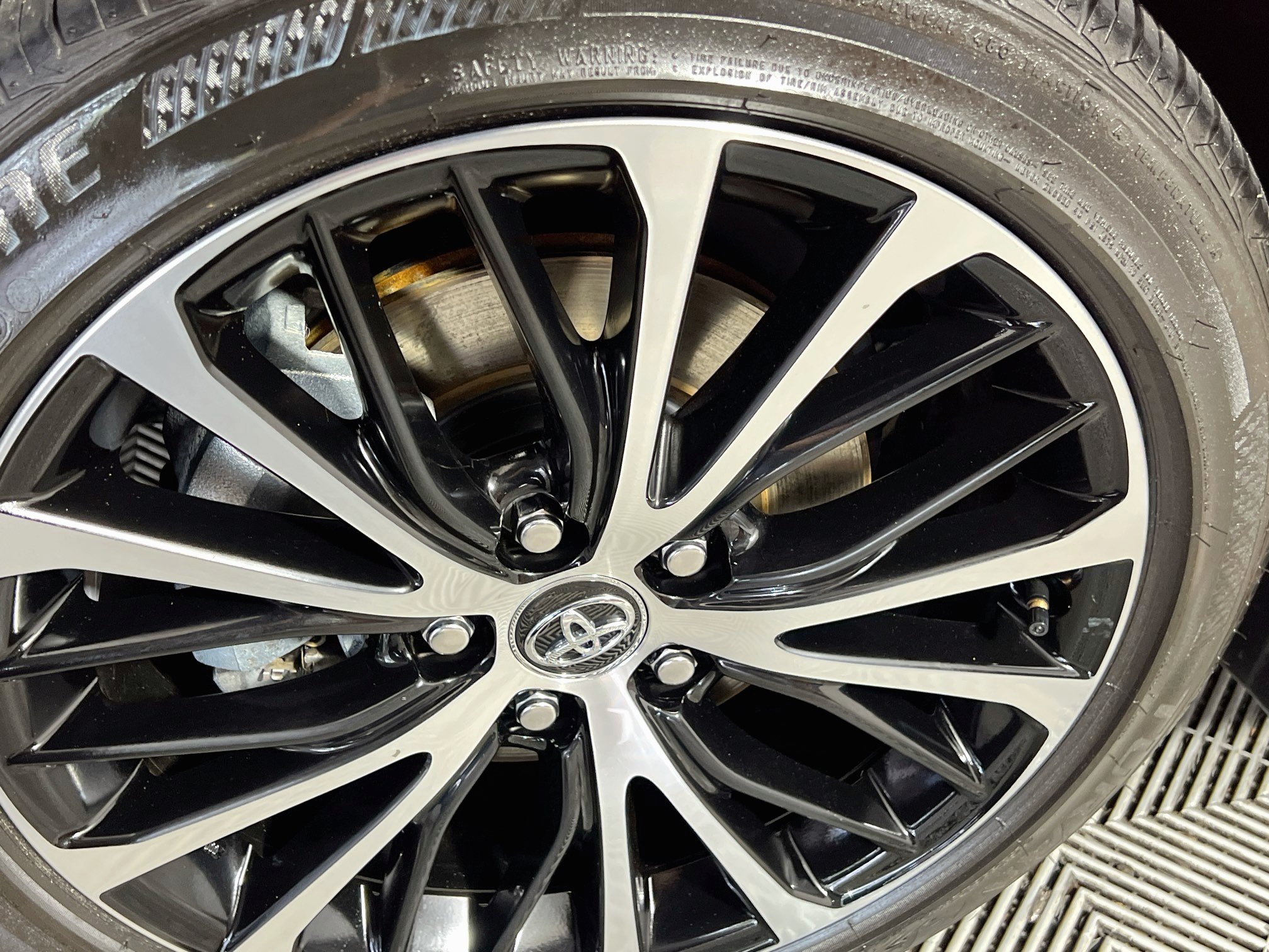 Used 2020 Toyota Camry SE FWD image 14