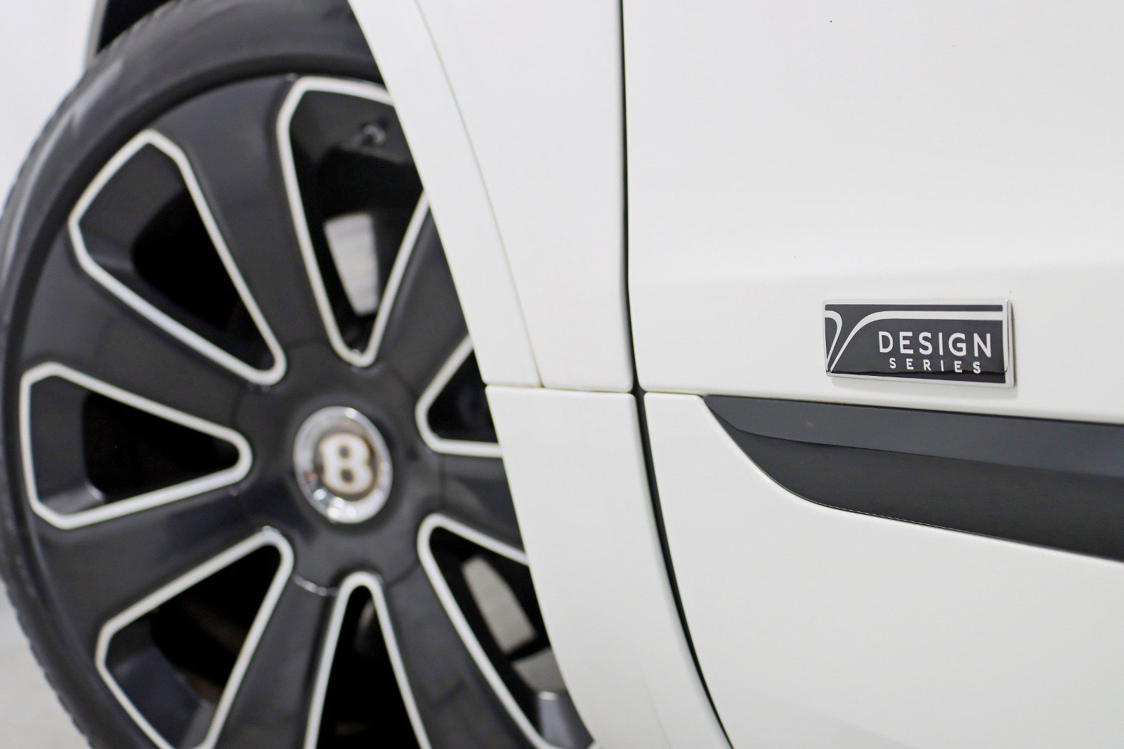 Used 2020 Bentley Bentayga Design Series AWD/4WD image 12