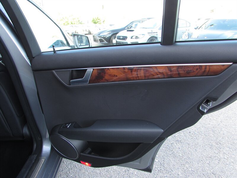 Used 2012 Mercedes-Benz C 250 Sedan image 27