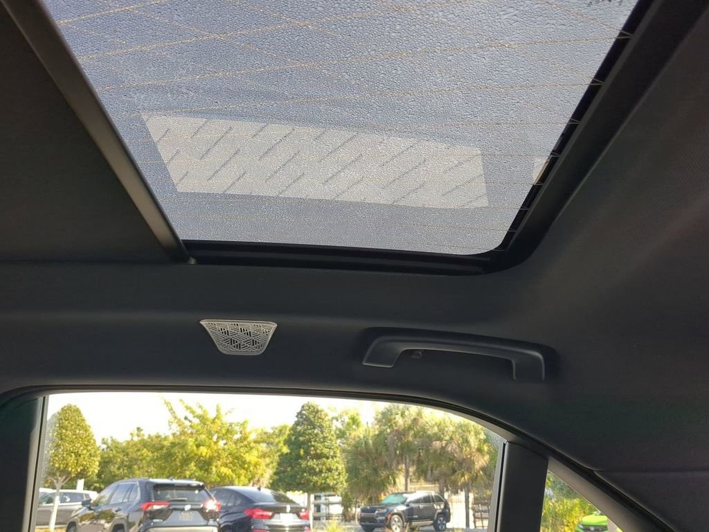 Certified 2026 BMW 740i xDrive image 21