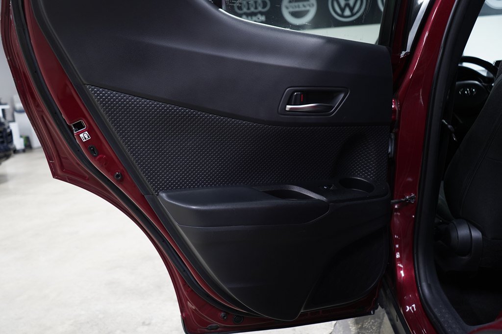 Used 2018 Toyota C-HR XLE FWD image 19