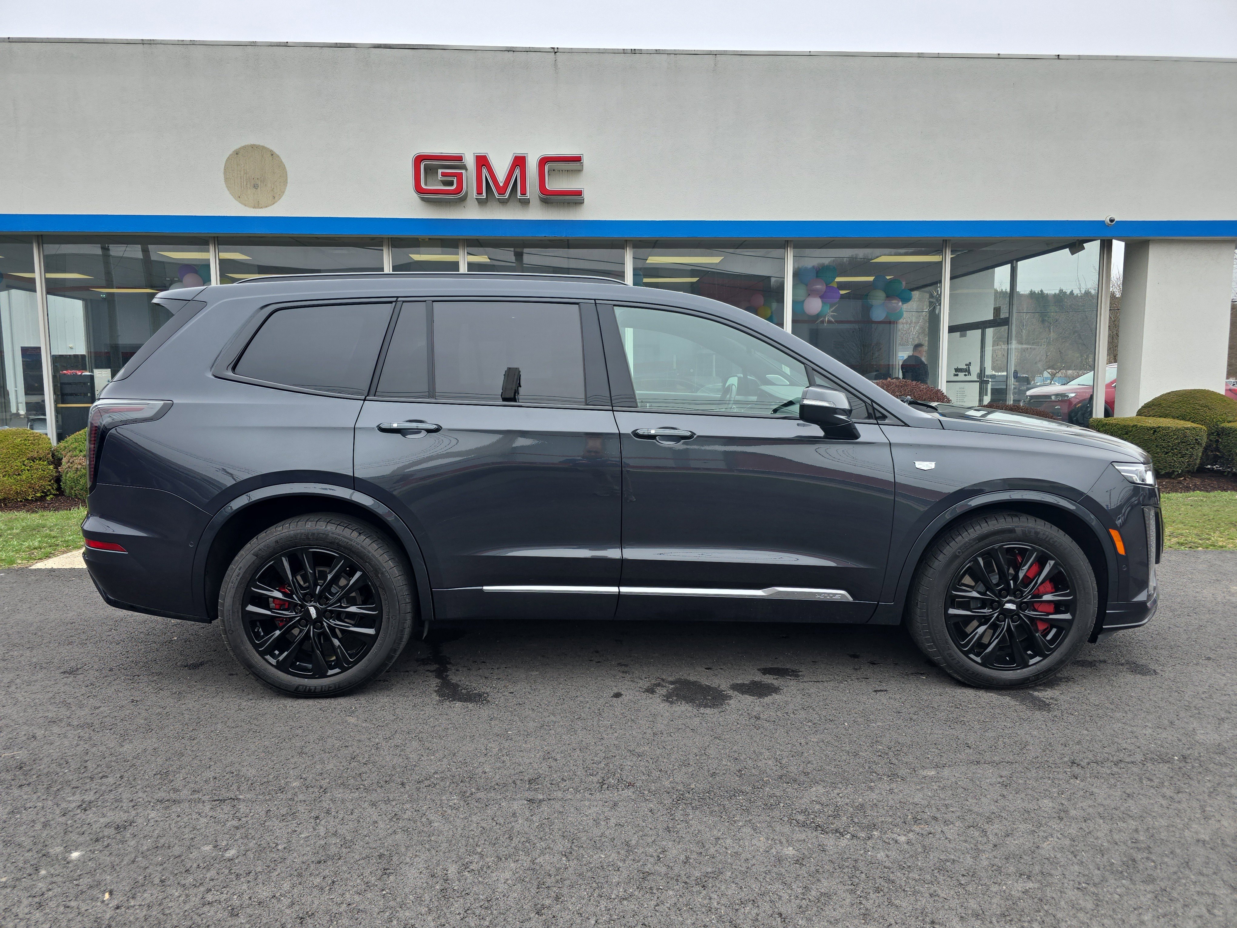 Used 2023 Cadillac XT6 Sport w/ Platinum Package image 2