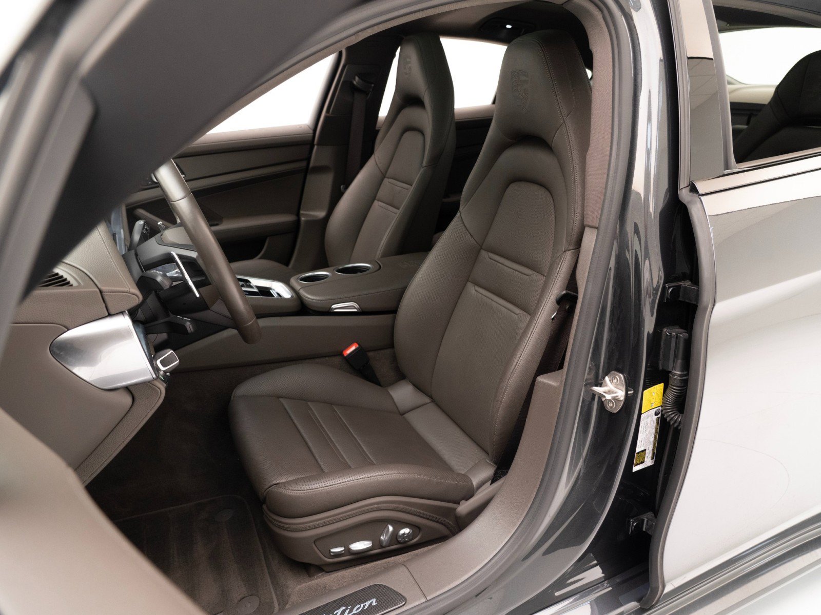 Certified 2022 Porsche Panamera 4 Platinum Edition image 5