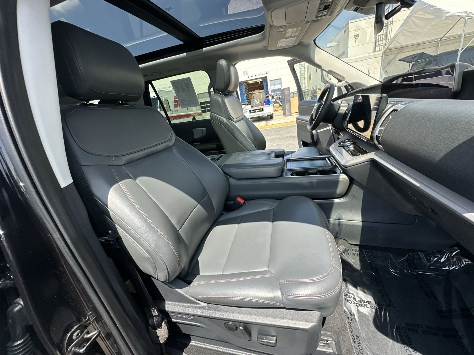 Certified 2025 Ford Expedition Active AWD/4WD image 36