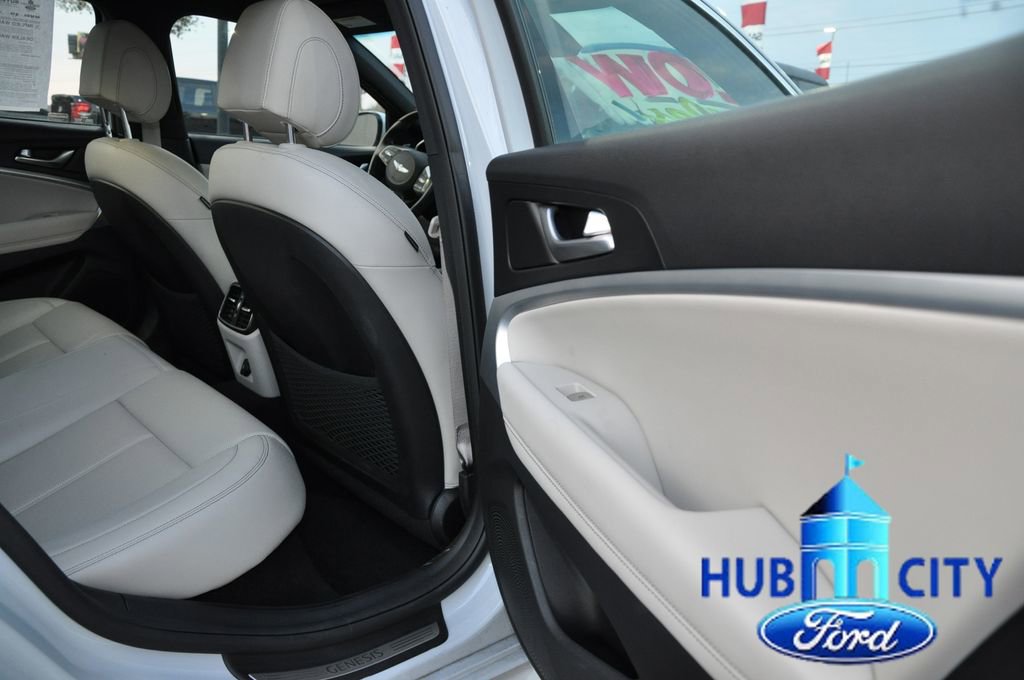 Used 2023 Genesis G70 2.0T image 15